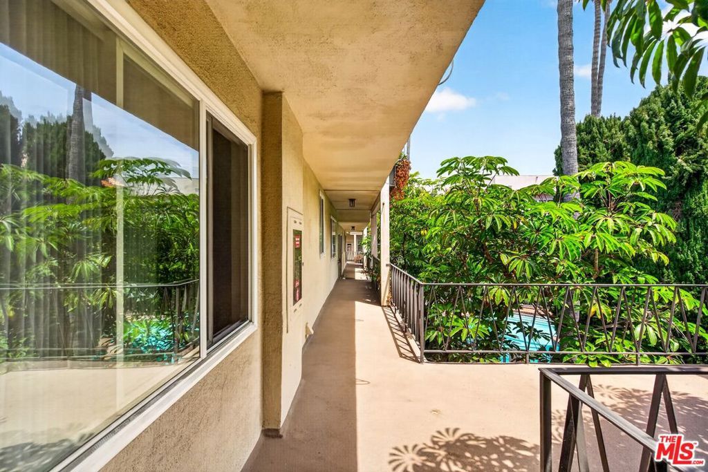 Image 9 of property listing at 11670 W Sunset Boulevard 217, Los Angeles, CA 90049