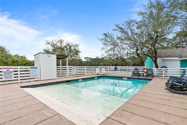 5481 Highway 35 N 4, Rockport, TX 78382