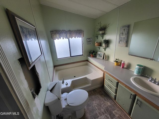 8667 W 70th St West Street, Mojave, CA 93501