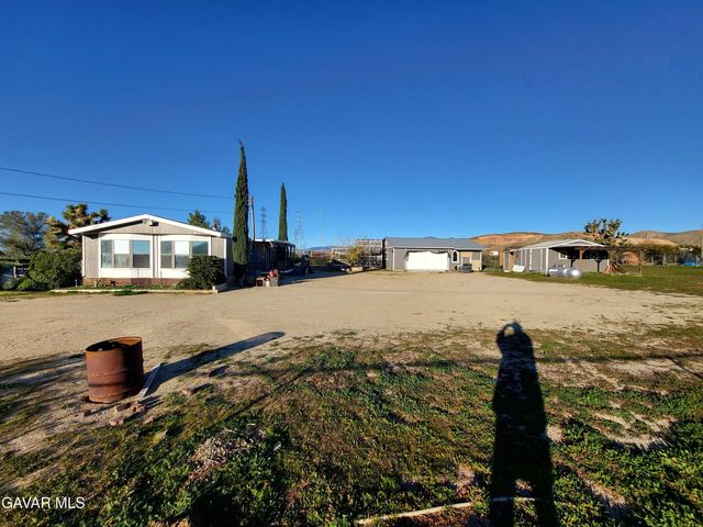 8667 W 70th St West Street, Mojave, CA 93501