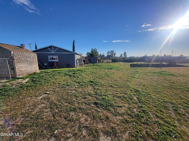 8667 W 70th St West Street, Mojave, CA 93501