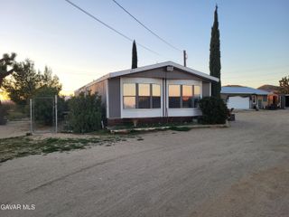 8667 W 70th St West Street, Mojave, CA 93501