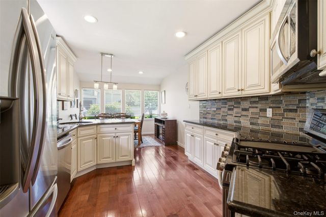 112 The Glen 112, Glen Head, NY 11545