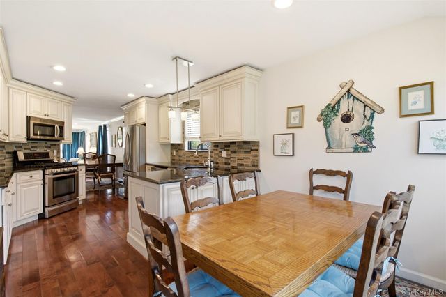 112 The Glen 112, Glen Head, NY 11545