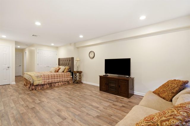 112 The Glen 112, Glen Head, NY 11545