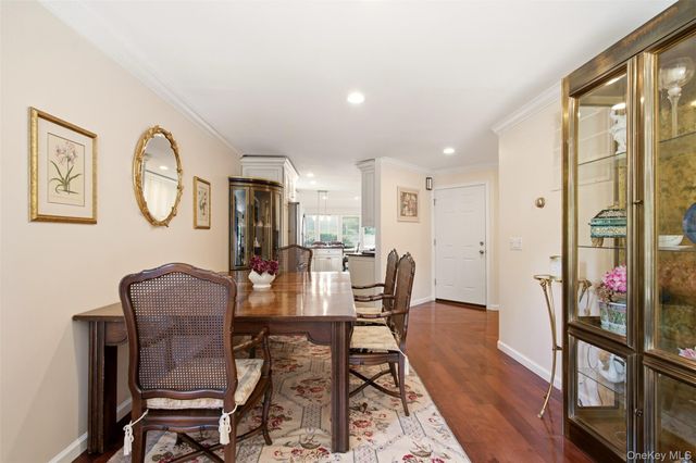 112 The Glen 112, Glen Head, NY 11545