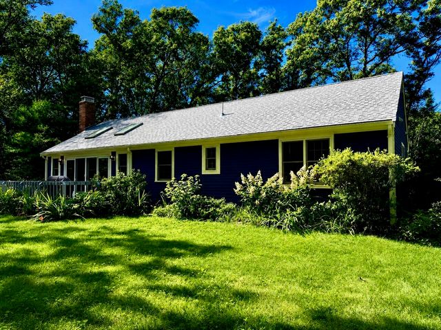 8 Golf Links Circle, Sandwich, MA 02563