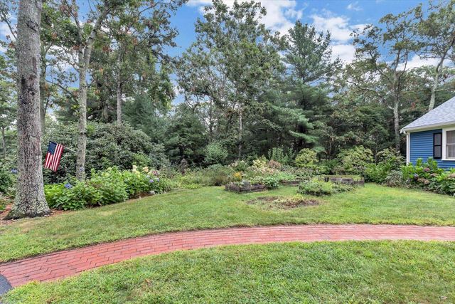 8 Golf Links Circle, Sandwich, MA 02563