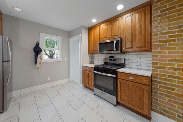 106 6th Avenue E, Ellendale, MN 56026