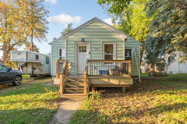 106 6th Avenue E, Ellendale, MN 56026