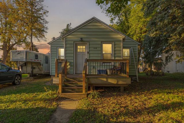 106 6th Avenue E, Ellendale, MN 56026