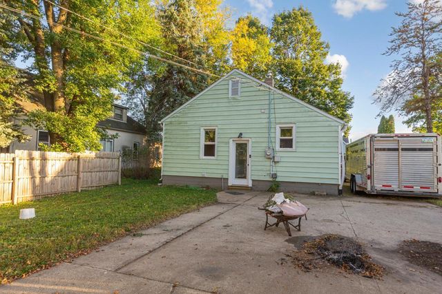 106 6th Avenue E, Ellendale, MN 56026