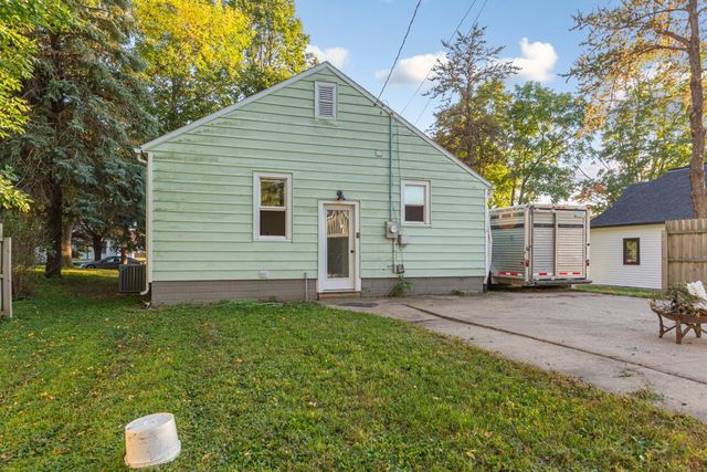 106 6th Avenue E, Ellendale, MN 56026