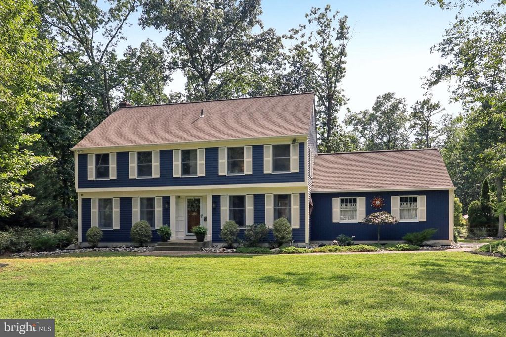 4 ROXBURY DR, Medford, NJ 08055