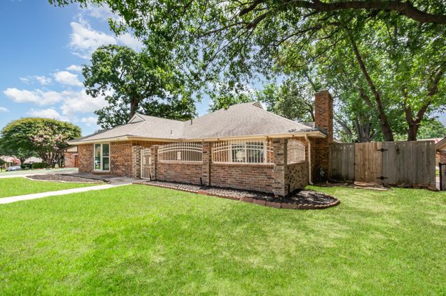 2109 Oakmeadow Street, Bedford, TX 76021