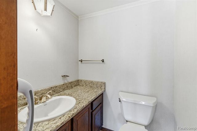 4710 Cove Road, West Bloomfield, MI 48323