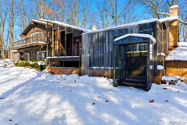 4710 Cove Road, West Bloomfield, MI 48323