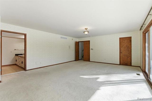 4710 Cove Road, West Bloomfield, MI 48323