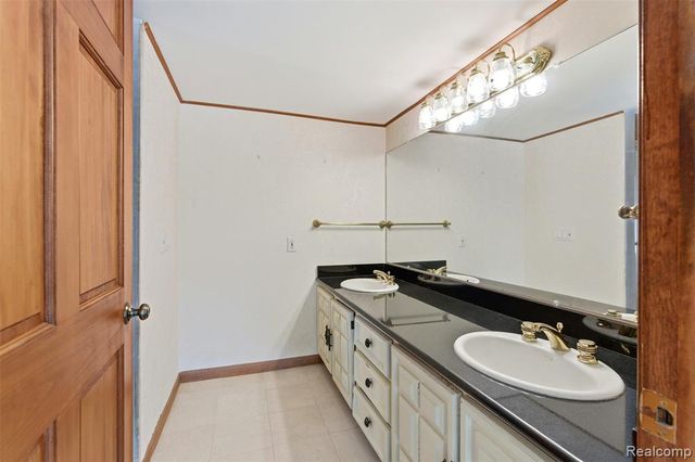 4710 Cove Road, West Bloomfield, MI 48323