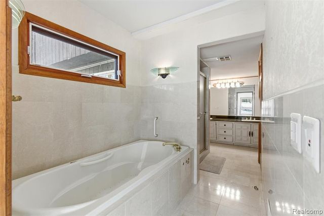 4710 Cove Road, West Bloomfield, MI 48323