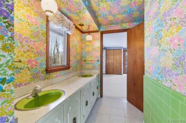 4710 Cove Road, West Bloomfield, MI 48323