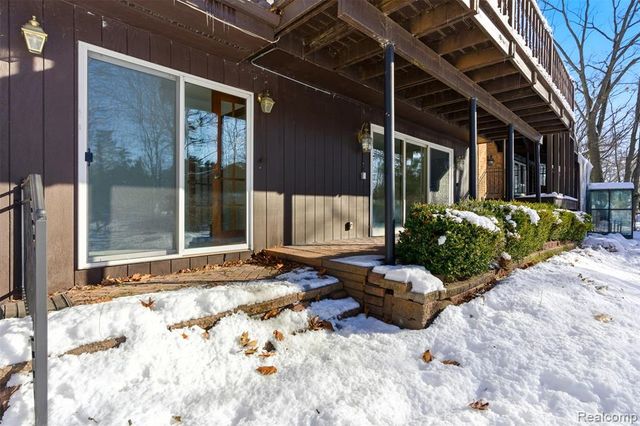 4710 Cove Road, West Bloomfield, MI 48323