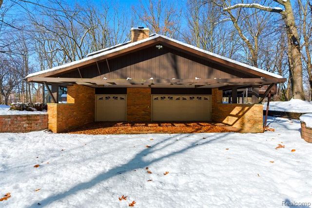 4710 Cove Road, West Bloomfield, MI 48323