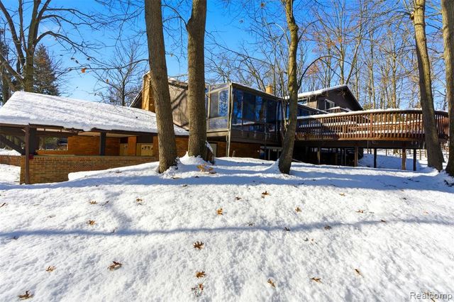 4710 Cove Road, West Bloomfield, MI 48323