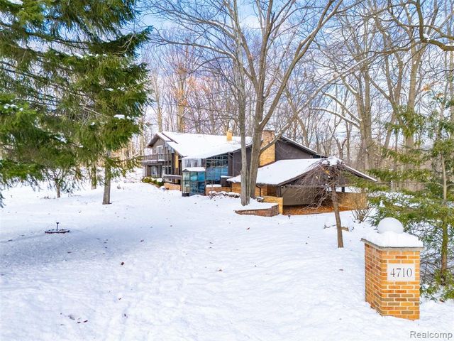 4710 Cove Road, West Bloomfield, MI 48323