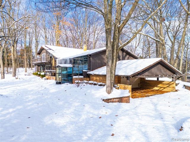 4710 Cove Road, West Bloomfield, MI 48323