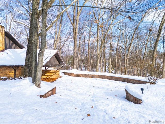 4710 Cove Road, West Bloomfield, MI 48323