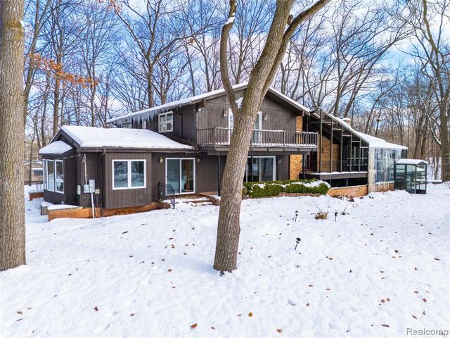 4710 Cove Road, West Bloomfield, MI 48323