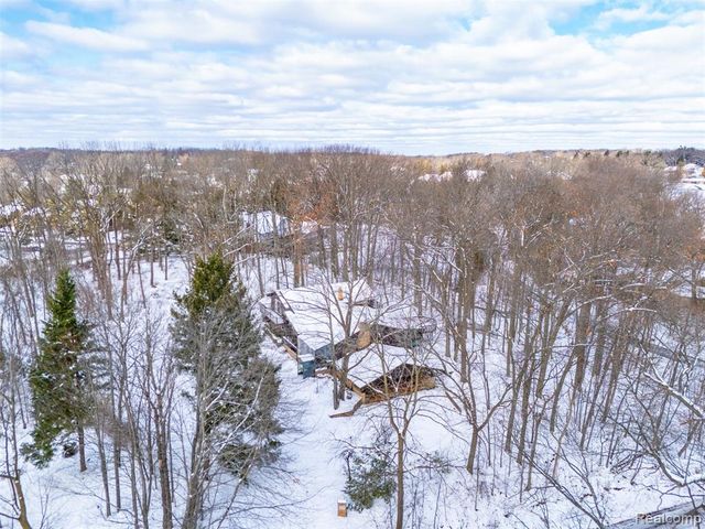 4710 Cove Road, West Bloomfield, MI 48323