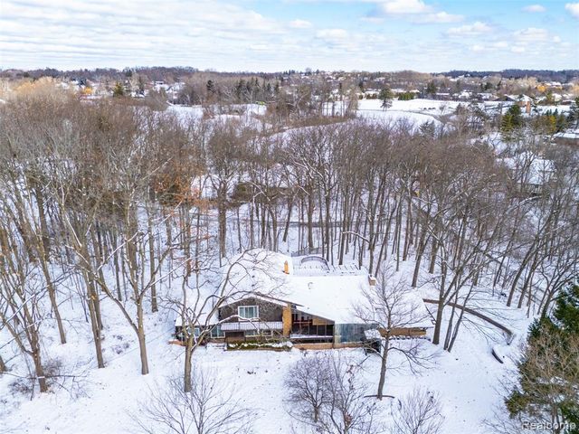 4710 Cove Road, West Bloomfield, MI 48323