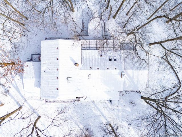 4710 Cove Road, West Bloomfield, MI 48323