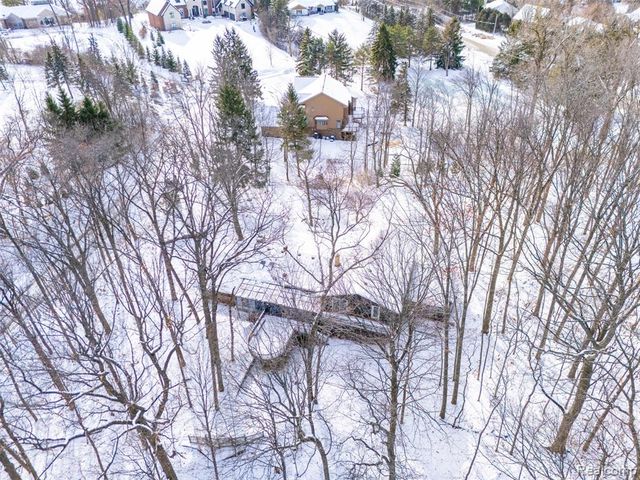 4710 Cove Road, West Bloomfield, MI 48323