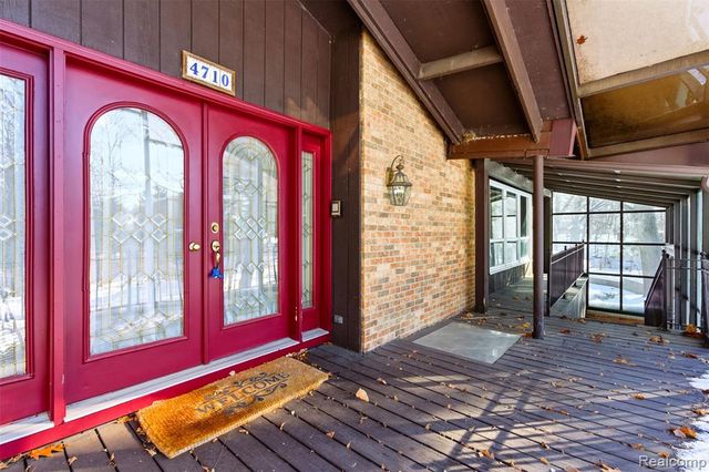 4710 Cove Road, West Bloomfield, MI 48323