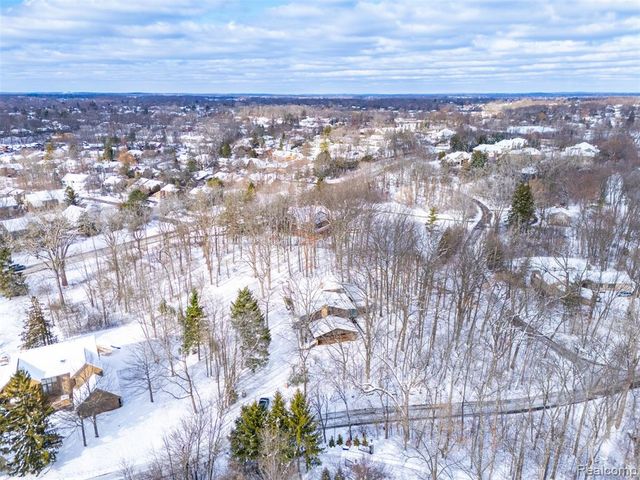 4710 Cove Road, West Bloomfield, MI 48323