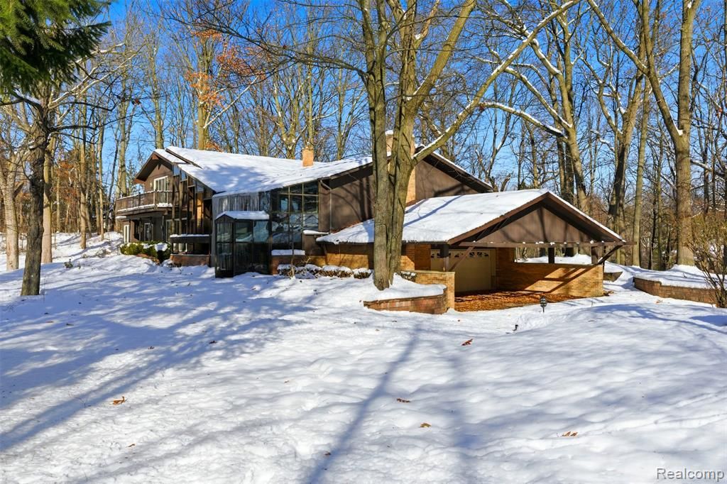 4710 Cove Road, West Bloomfield, MI 48323