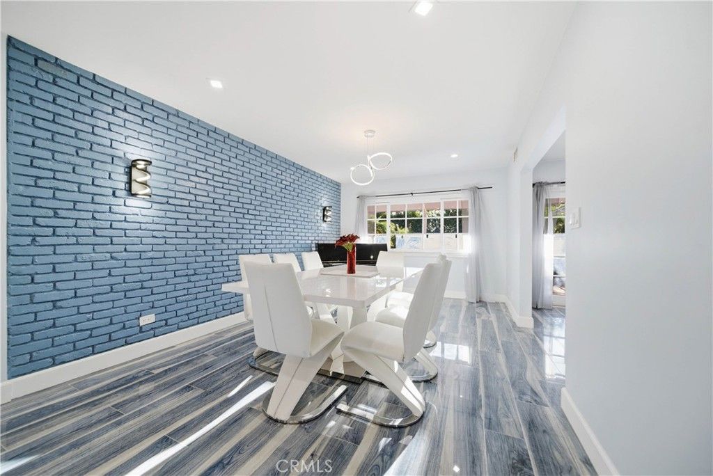 Image 14 of property listing at 10225 Donna, Northridge, CA 91324