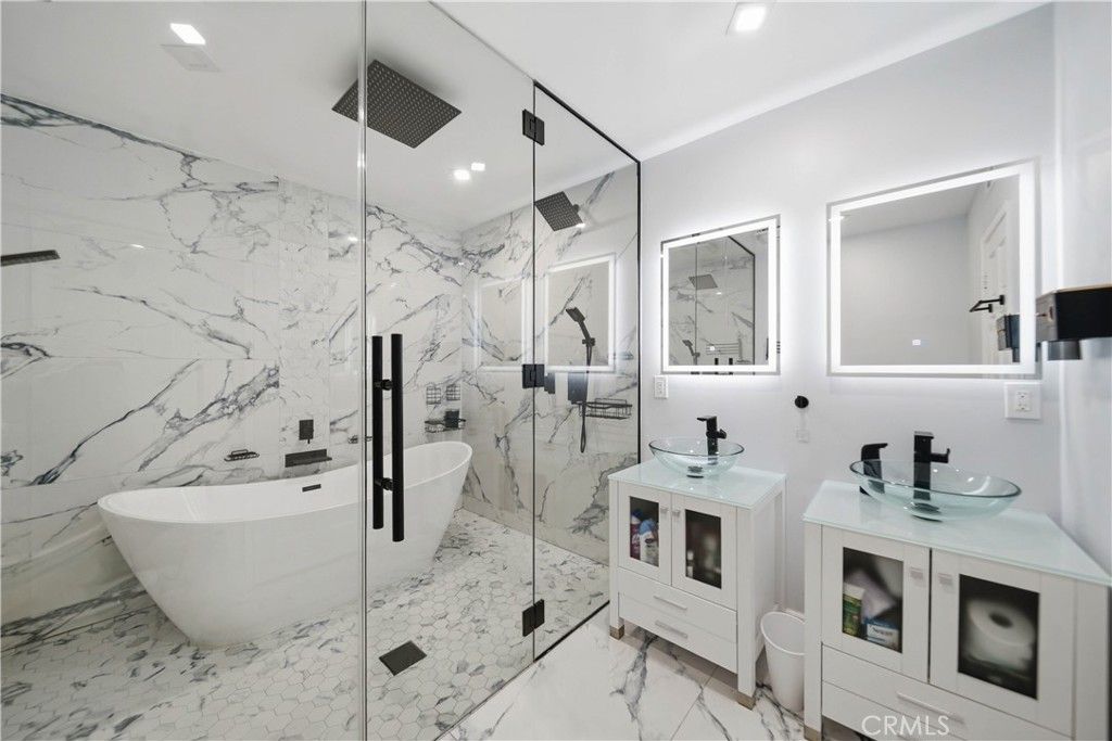 Image 18 of property listing at 10225 Donna, Northridge, CA 91324