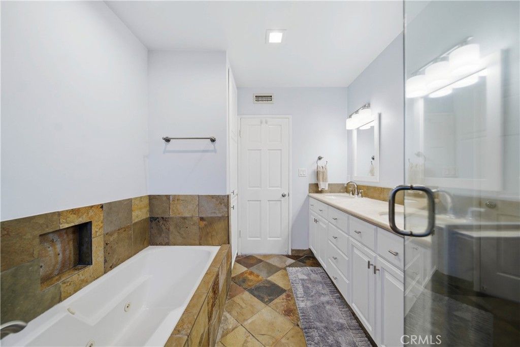 Image 21 of property listing at 10225 Donna, Northridge, CA 91324