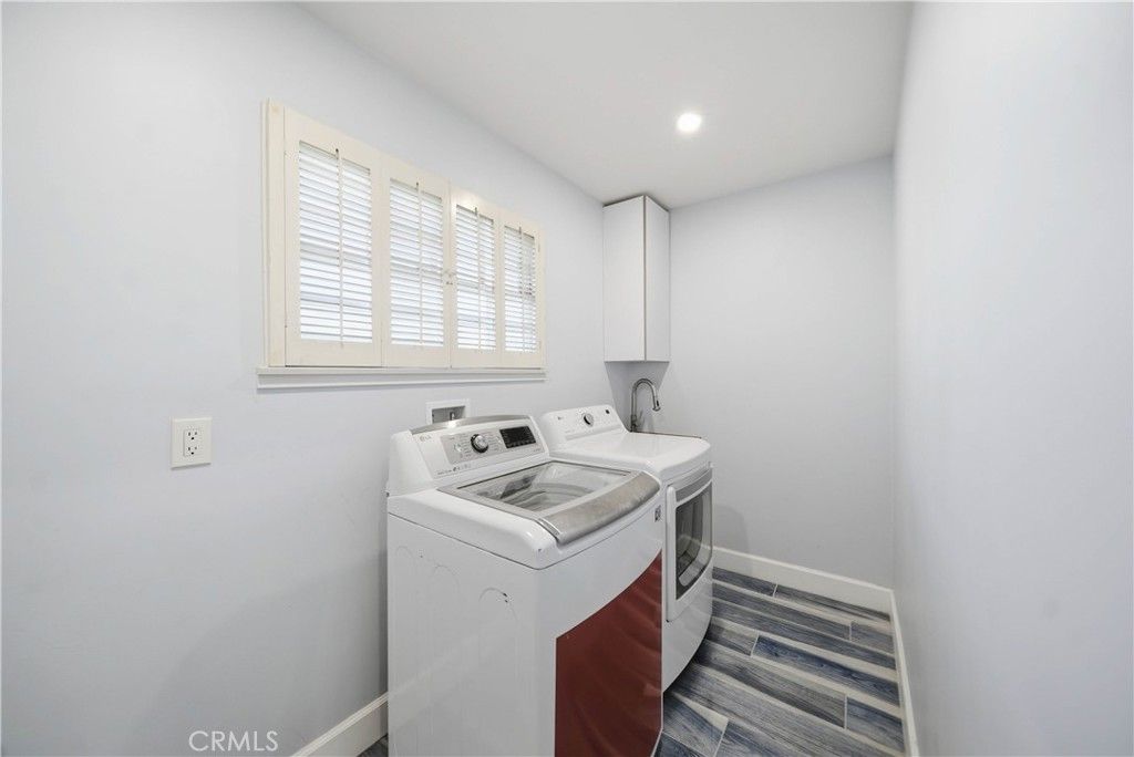 Image 24 of property listing at 10225 Donna, Northridge, CA 91324