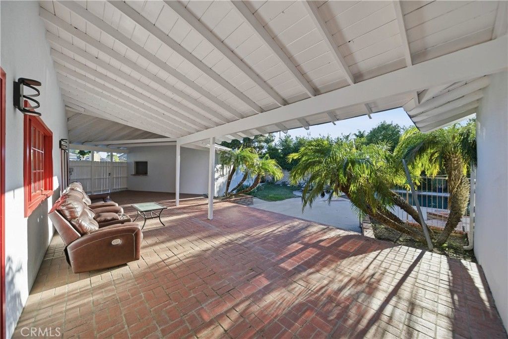 Image 28 of property listing at 10225 Donna, Northridge, CA 91324