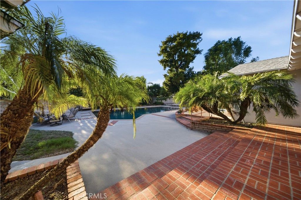 Image 29 of property listing at 10225 Donna, Northridge, CA 91324