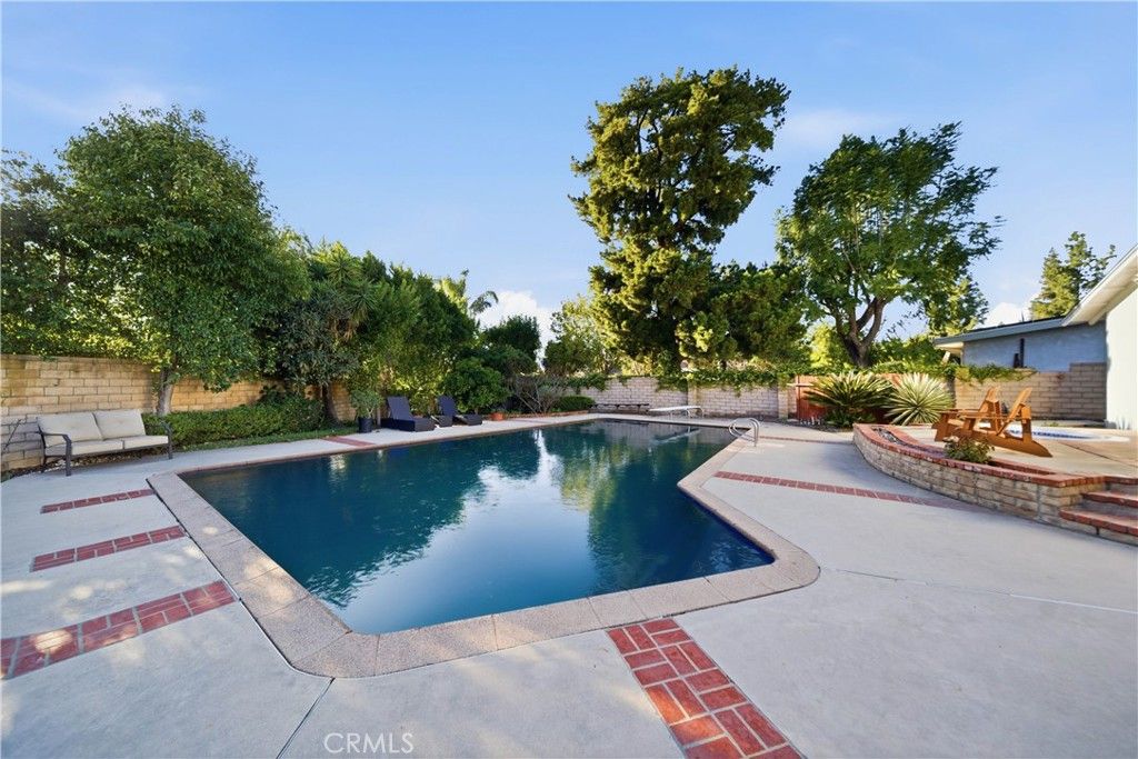 Image 31 of property listing at 10225 Donna, Northridge, CA 91324