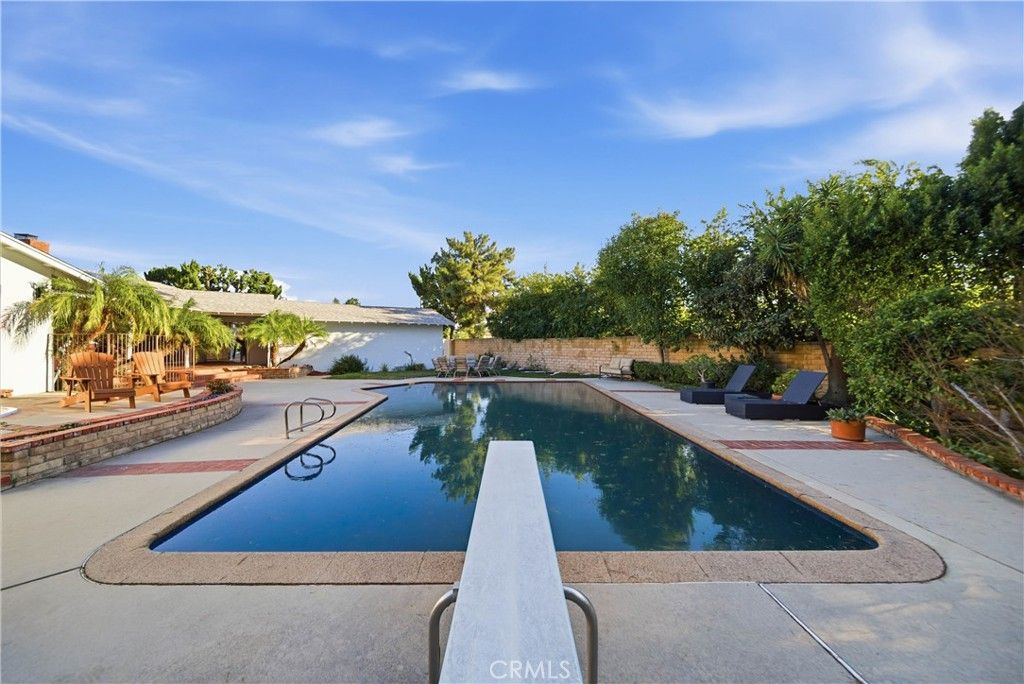 Image 32 of property listing at 10225 Donna, Northridge, CA 91324