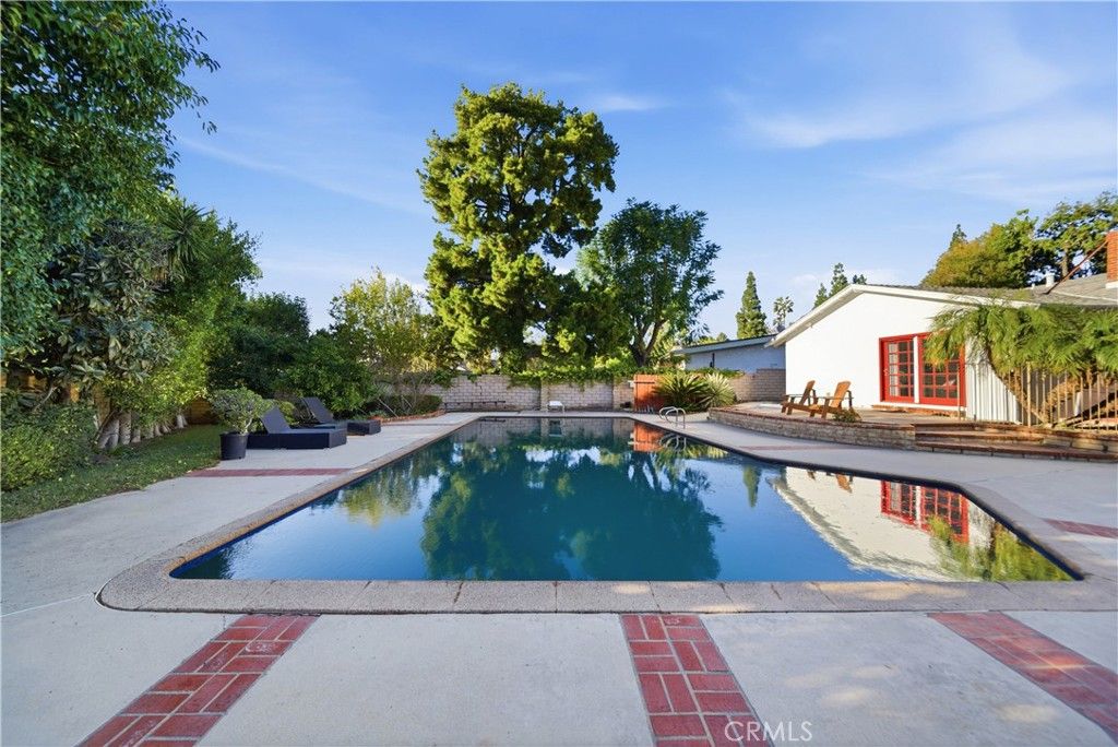 Image 33 of property listing at 10225 Donna, Northridge, CA 91324