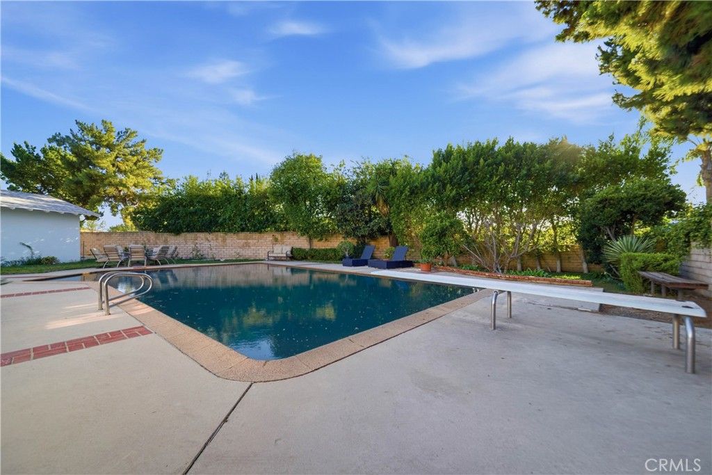 Image 35 of property listing at 10225 Donna, Northridge, CA 91324