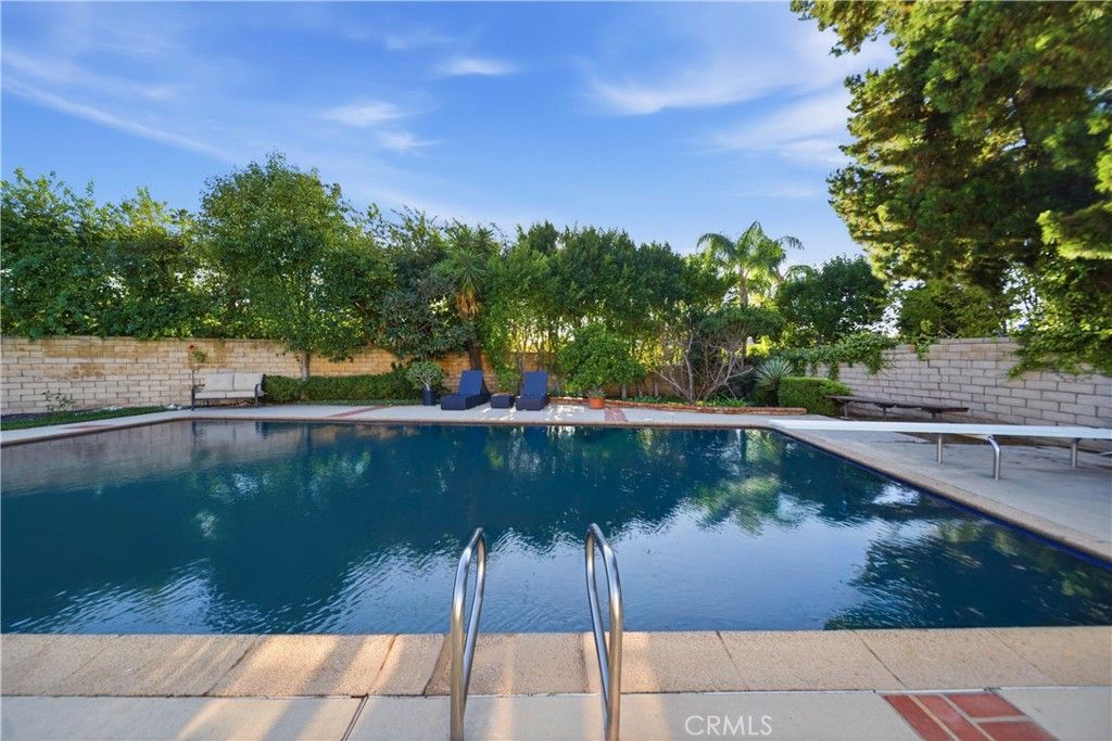 Image 36 of property listing at 10225 Donna, Northridge, CA 91324